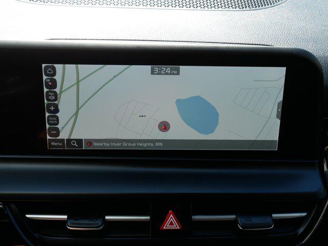 Photo of 2024 Clear White/Black Roof Kia Seltos