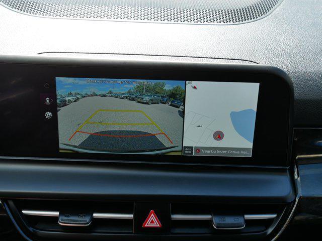 Photo of 2024 Clear White/Black Roof Kia Seltos