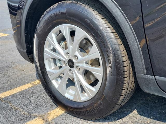 Photo of 2023 Black Metallic Ford Escape