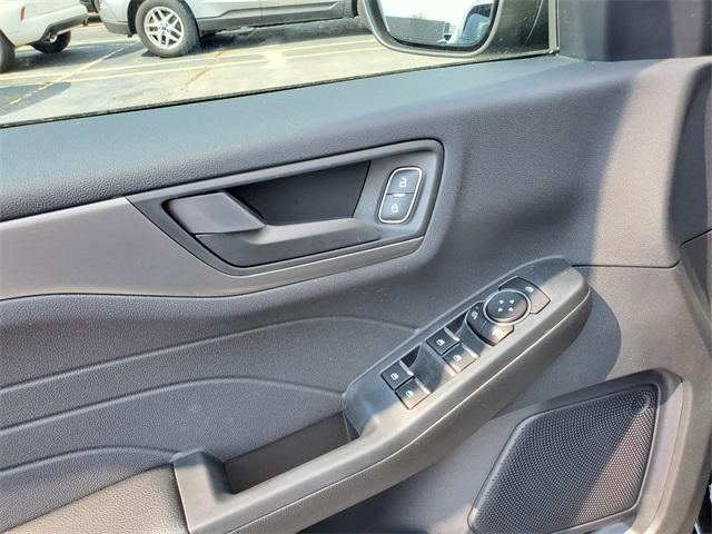 Photo of 2023 Black Metallic Ford Escape