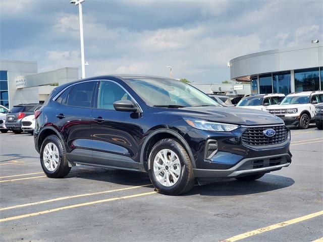 Photo of 2023 Black Metallic Ford Escape