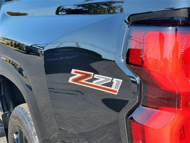 Photo of 2024 Black Chevrolet Colorado