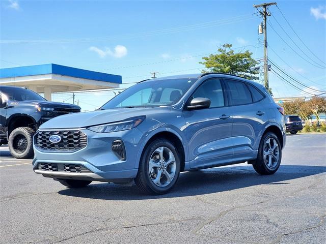 Photo of 2023 Vapor Blue Metallic Ford Escape