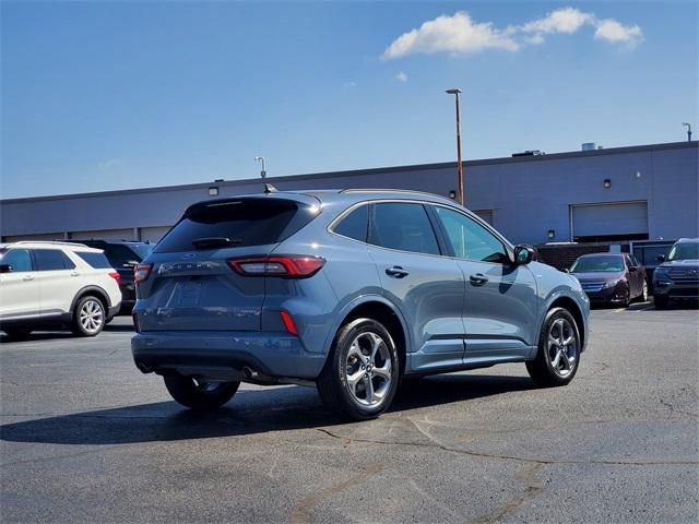 Photo of 2023 Vapor Blue Metallic Ford Escape