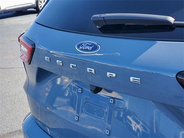 Photo of 2023 Vapor Blue Metallic Ford Escape