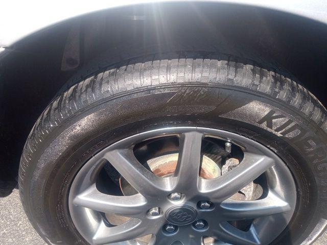 Photo of 2007 Platinum Metallic Buick Lucerne