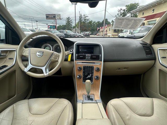 Photo of 2011 Ice White Volvo XC60