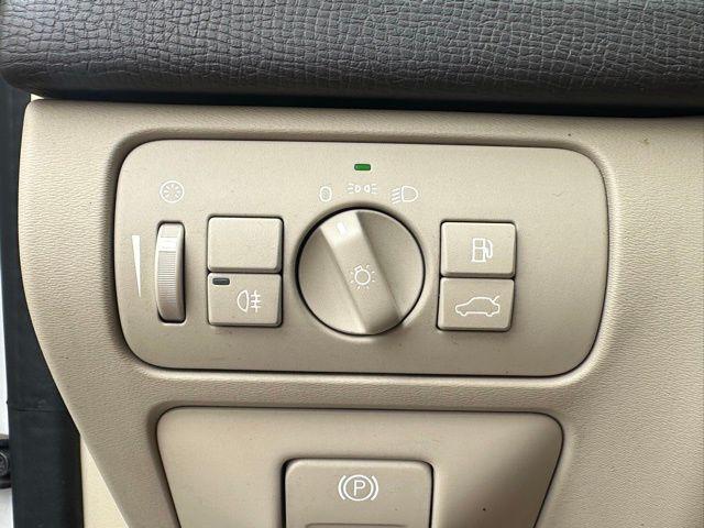 Photo of 2011 Ice White Volvo XC60