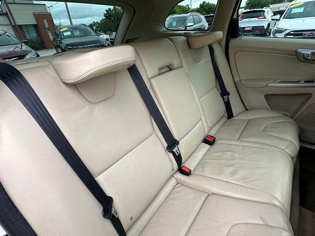 Photo of 2011 Ice White Volvo XC60
