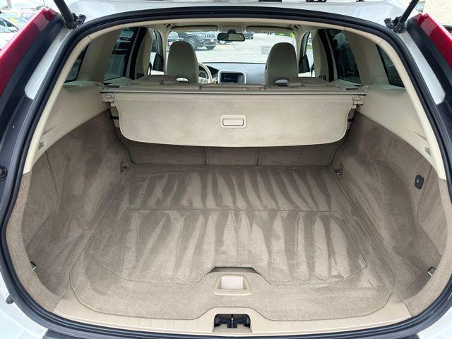 Photo of 2011 Ice White Volvo XC60