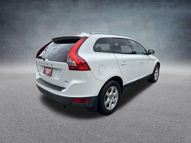 Photo of 2011 Ice White Volvo XC60