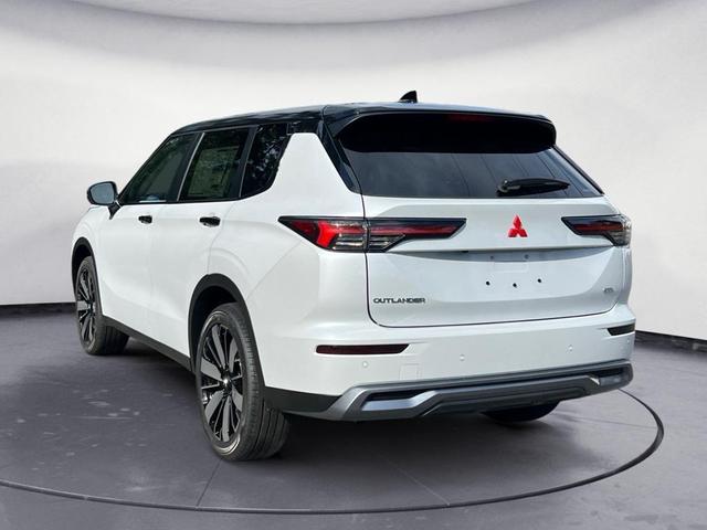 Photo of 2025 White Diamond Mitsubishi Outlander