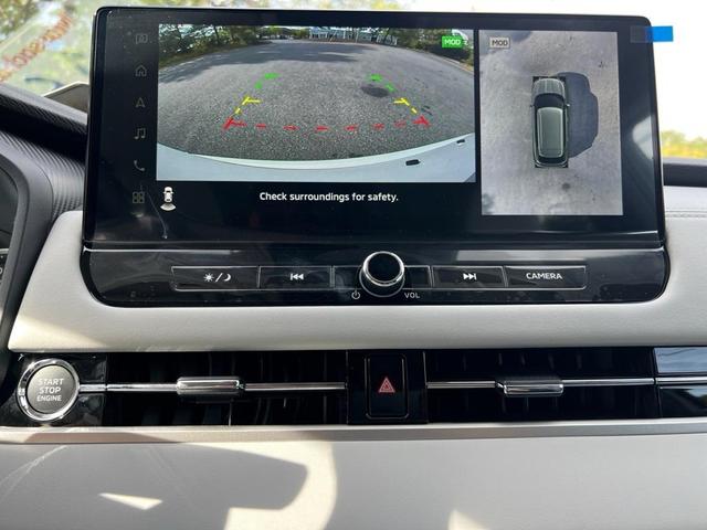 Photo of 2025 White Diamond Mitsubishi Outlander