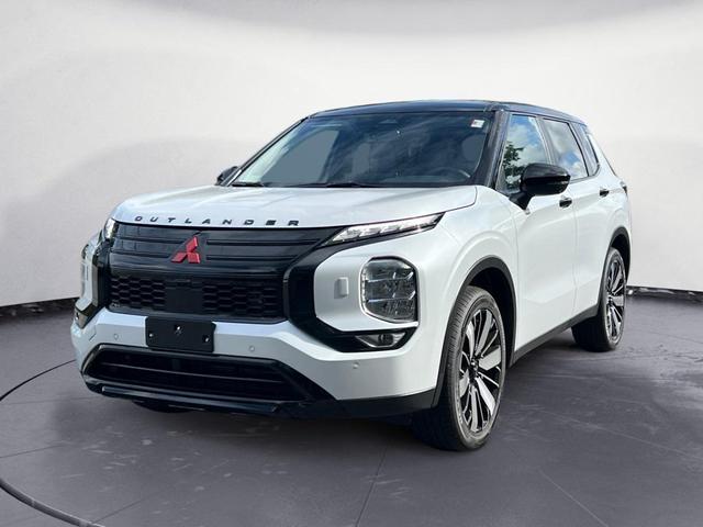 Photo of 2025 White Diamond Mitsubishi Outlander