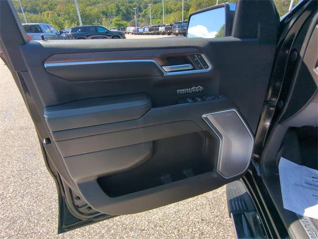Photo of 2022 Black Chevrolet Silverado 1500