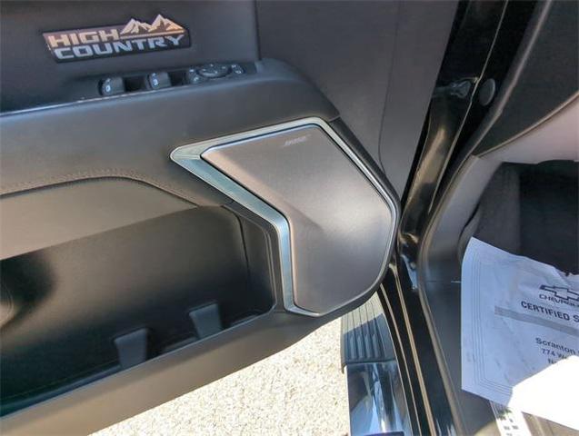 Photo of 2022 Black Chevrolet Silverado 1500