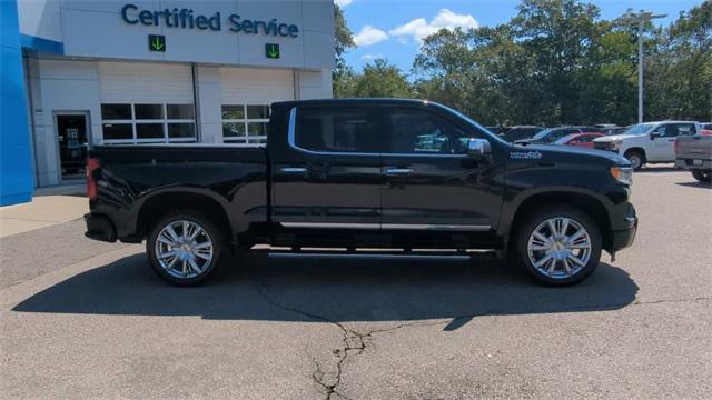 Photo of 2022 Black Chevrolet Silverado 1500