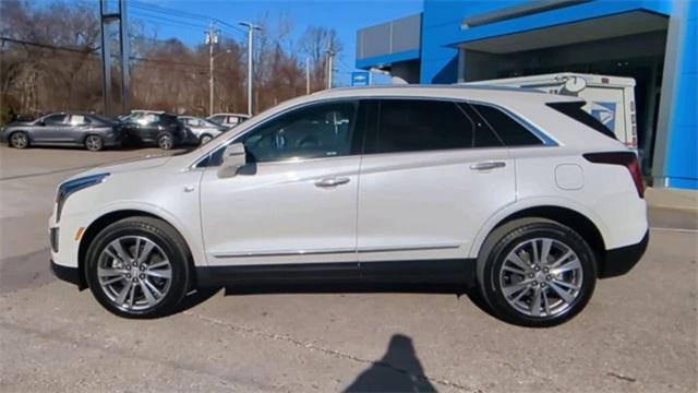 Photo of 2024 Crystal White Tricoat Cadillac XT5
