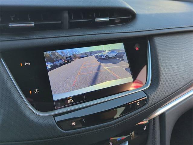Photo of 2024 Crystal White Tricoat Cadillac XT5
