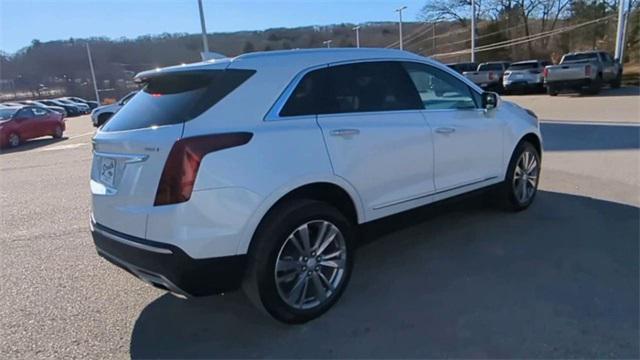 Photo of 2024 Crystal White Tricoat Cadillac XT5