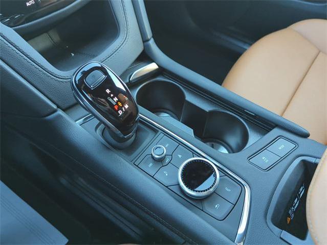 Photo of 2024 Crystal White Tricoat Cadillac XT5