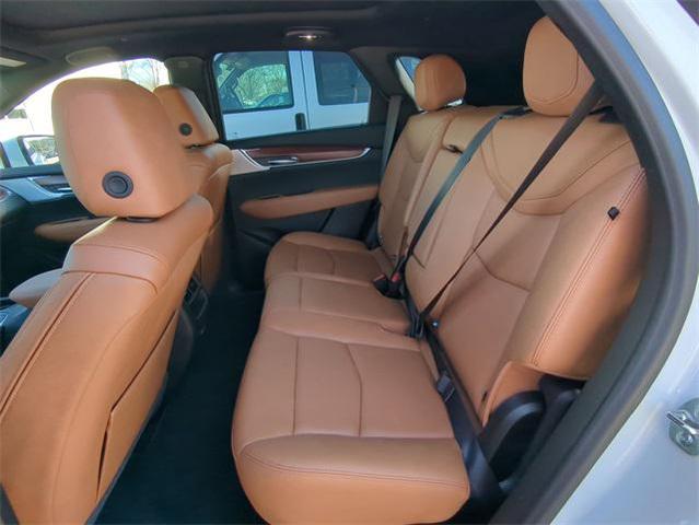 Photo of 2024 Crystal White Tricoat Cadillac XT5