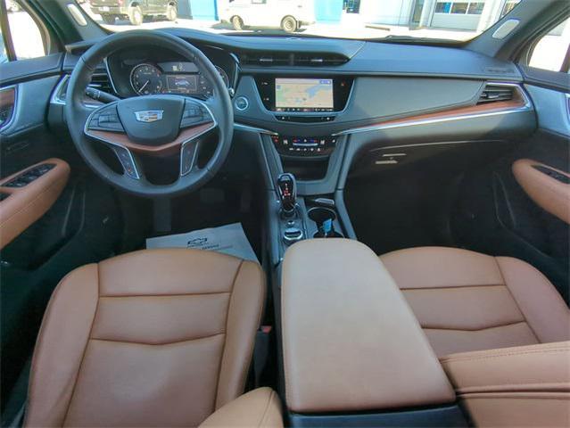 Photo of 2024 Crystal White Tricoat Cadillac XT5