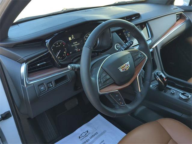 Photo of 2024 Crystal White Tricoat Cadillac XT5