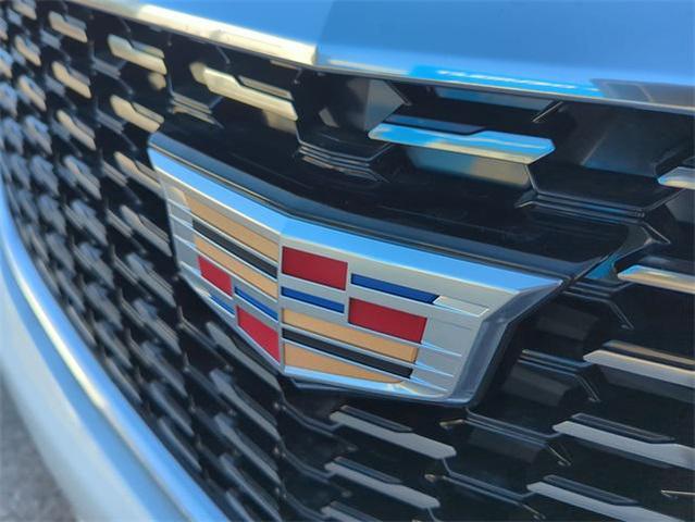Photo of 2024 Crystal White Tricoat Cadillac XT5