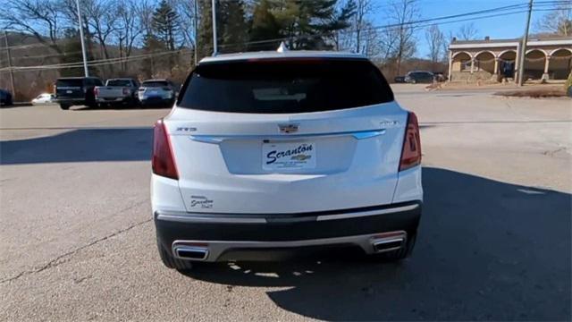 Photo of 2024 Crystal White Tricoat Cadillac XT5