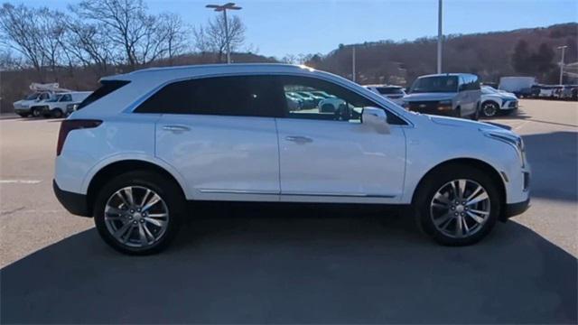 Photo of 2024 Crystal White Tricoat Cadillac XT5