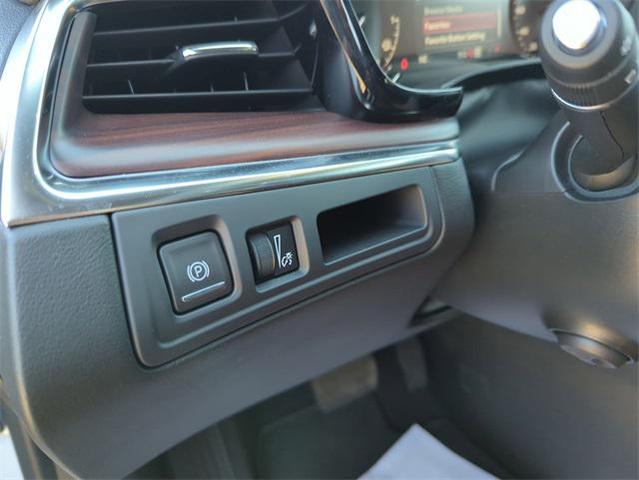Photo of 2024 Crystal White Tricoat Cadillac XT5