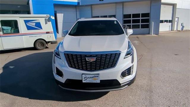 Photo of 2024 Crystal White Tricoat Cadillac XT5
