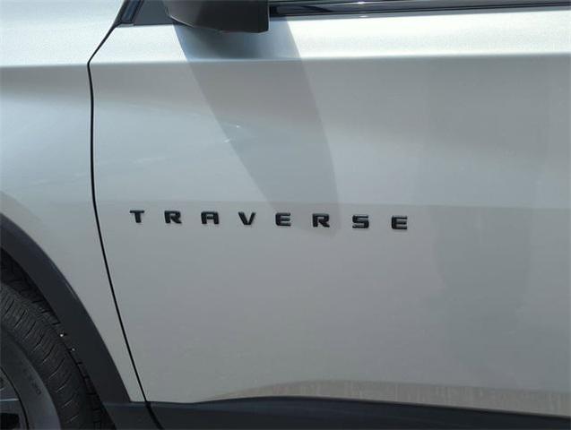 Photo of 2022 Silver Ice Metallic Chevrolet Traverse