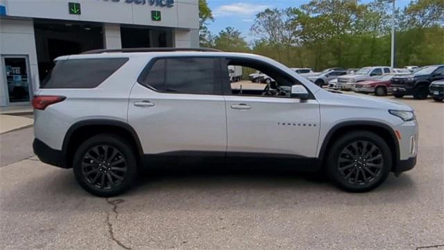 Photo of 2022 Silver Ice Metallic Chevrolet Traverse
