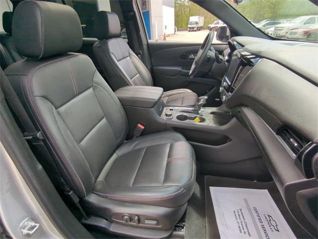Photo of 2022 Silver Ice Metallic Chevrolet Traverse