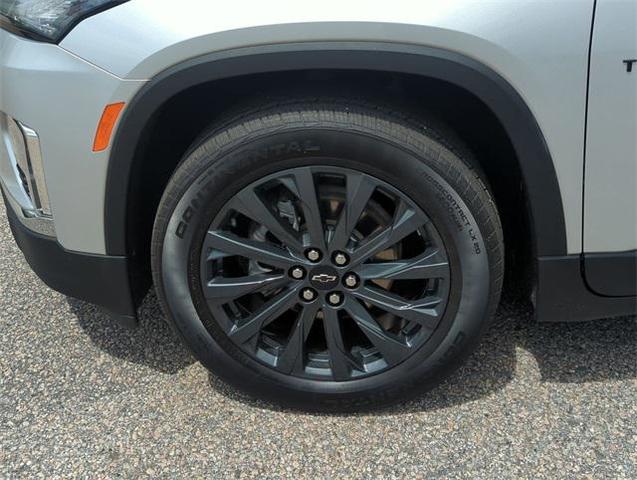 Photo of 2022 Silver Ice Metallic Chevrolet Traverse