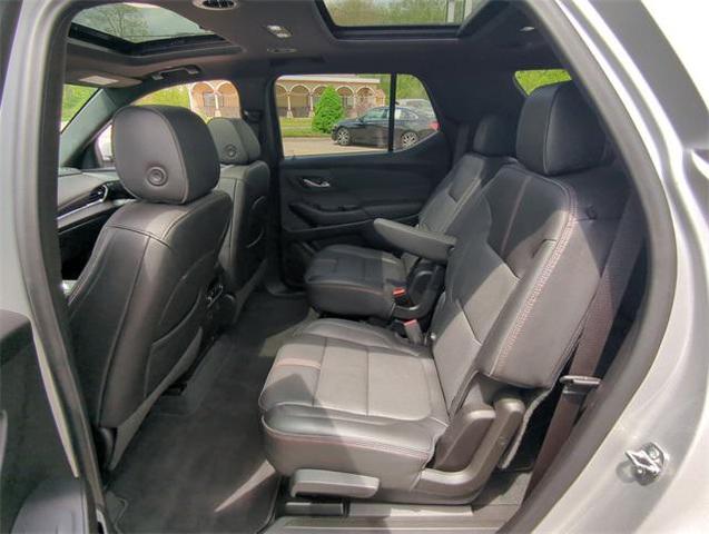 Photo of 2022 Silver Ice Metallic Chevrolet Traverse