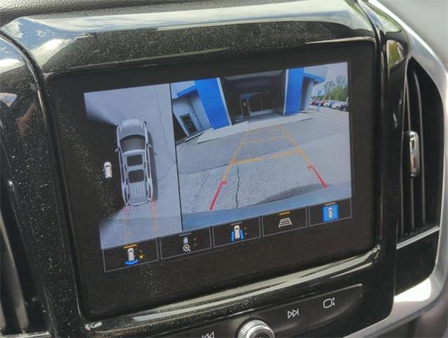 Photo of 2022 Silver Ice Metallic Chevrolet Traverse