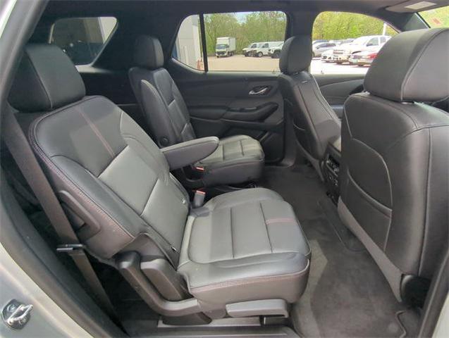 Photo of 2022 Silver Ice Metallic Chevrolet Traverse