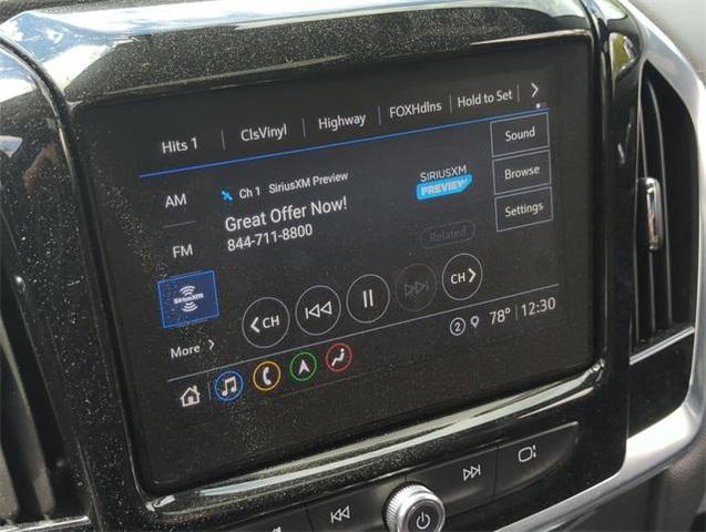 Photo of 2022 Silver Ice Metallic Chevrolet Traverse