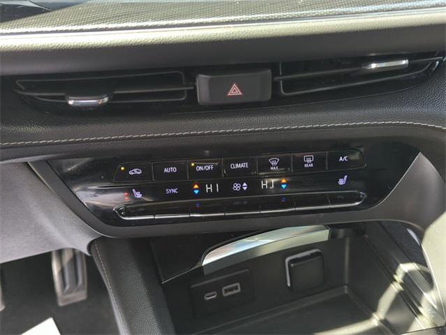 Photo of 2022 Summit White Buick Envision