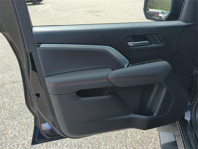 Photo of 2025 Black Chevrolet Colorado