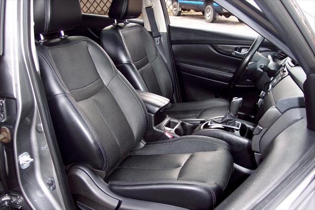 Photo of 2017 Charcoal Nissan Rogue