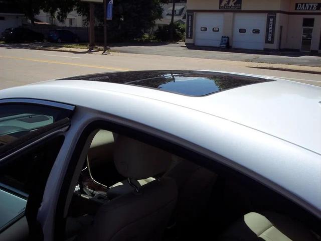 Photo of 2016 Pearl White Buick LaCrosse