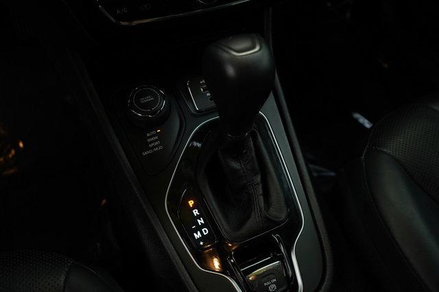 Photo of 2019 Bright White Clearcoat Jeep Cherokee