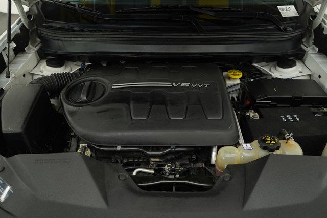 Photo of 2019 Bright White Clearcoat Jeep Cherokee
