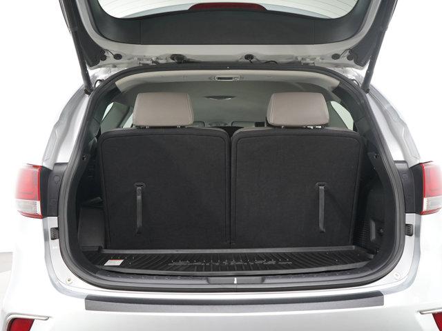 Photo of 2019 Silver Hyundai Santa Fe XL