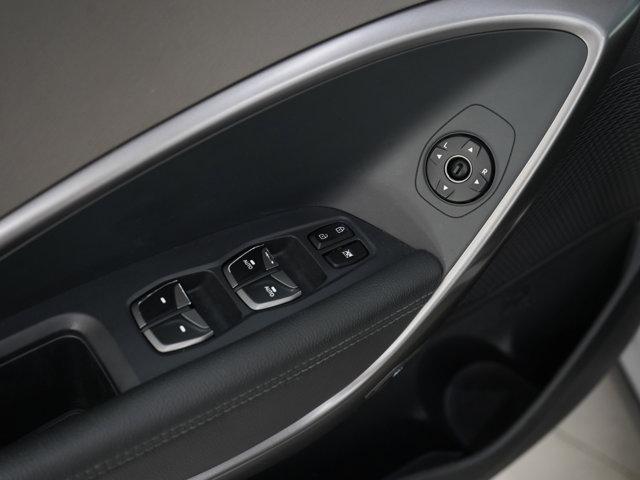 Photo of 2019 Silver Hyundai Santa Fe XL