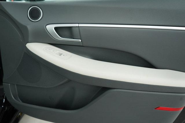 Photo of 2024 Black Hyundai SONATA Hybrid